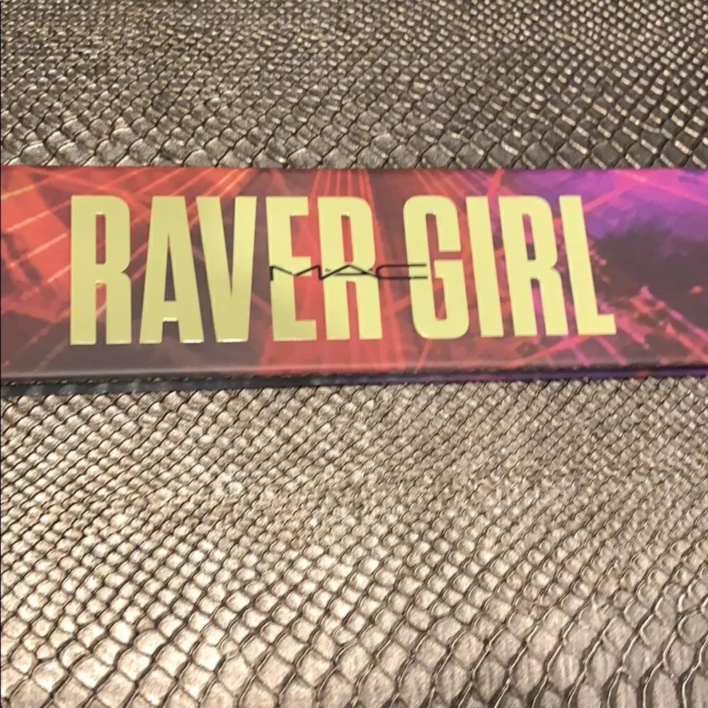 Mac Raver eyeshadow & highlighter palette